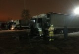 Из-за газовой горелки загорелся грузовик и его владелец: 