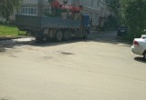 Из-за стройки дворы разбиты грузовым транспортом