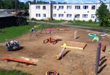 Детская площадка для детишек на селе.