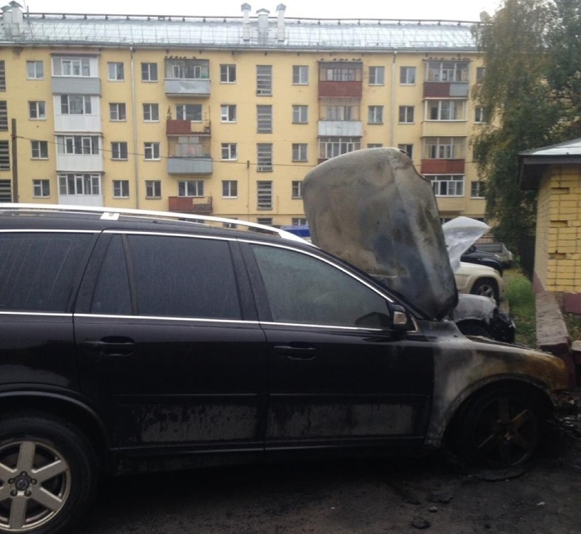 Опять поджог внедорожника в центре Вологды: ущерб почти 2 млн. рублей (ФОТО) 