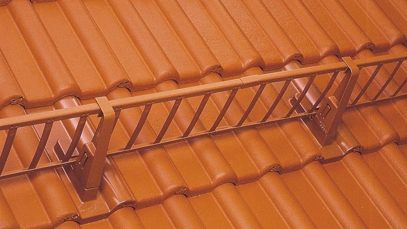 Снегозадержатели для крыши: как выбрать наиболее подходящий?