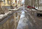 Ситуация с уборкой дворов от снега, грязи и мусора в Вологде не улучшилась