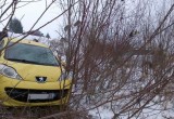 В Череповецком районе автоледи сбила водителя, остановившегося помочь в аварии