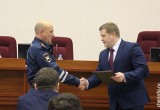 Мэр Череповца наградил участников спасения детей из горящего автобуса (ВИДЕО)