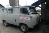 В Харовском районе зимой больных до машины скорой помощи иногда доставляют на корытах