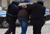 Сотрудники Росгвардии Череповца задержали мужчину, который находится в федеральном розыске