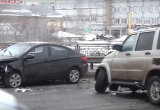 Женщина водитель спровоцировала серьезную аварию на Ленинградском мосту в Вологде (видео)