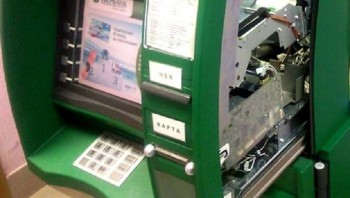 В Череповце неизвестные бандиты пытались взломать банкомат