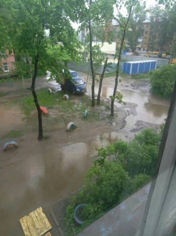 По колено в воде: вологжане негодуют из-за потопа и бездействия коммунальных служб (ФОТО, ВИДЕО)