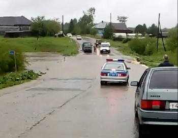 В Грязовецком районе из-за разлива реки закрыли дорогу