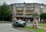 В Череповце «жигуленок» снес дорожный знак (ФОТО)