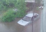 В Вытегре прошел ураган: на улицах плавают машины, подтопило дома (Фото)