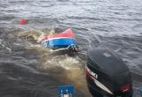 Спасатели вытащили из Онежского озера терпящих бедствие рыбаков