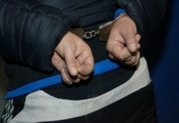 Два пьяных вологжанина набросились на полицейских с ножами