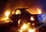 Две иномарки сгорели в Череповце в результате поджога