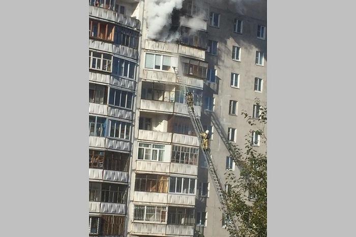 В Череповце тушили с лестницами квартиру на восьмом этаже