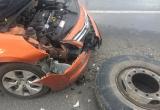 В Череповце женщину-водителя чуть не убило колесом, отлетевшим от КамАЗа (ФОТО)