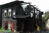Двухэтажный большой дом сгорел в Вологодской области