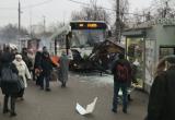 В Москве автобус въехал в остановку общественного транспорта: двое погибших