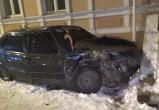 Сегодняшней ночью в Череповце автомобиль врезался в стену дома