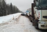 В Вытегорском районе водитель «Фольксвагена» врезался в грузовик