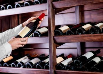 Инструкция от сомелье, как правильно хранить вино