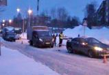 Водитель «Рено» повредил позвоночник в аварии с «Газелью» в Череповце