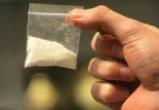 Вологжанка пыталась проглотить пакет наркотиков, чтобы избежать суда