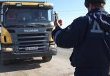 Сотрудники ГИБДД выявили 14 нарушений со стороны водителей автобусов и грузовиков