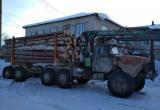 Два грузовика, незаконно перевозившие лес, задержала полиция в Сямже