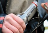 Пьяный вологжанин выпил украденную водку прямо у кассы и устроил скандал с полицией 
