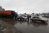 В Вологде водитель грузовика устроил аварию с учебной легковушкой: пострадали двое