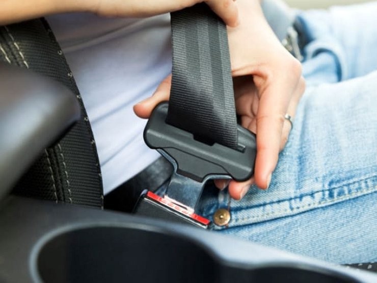 Верховный суд разрешил ездить непристегнутым