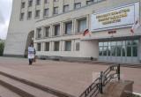 Одиночный пикет у Правительства области не вызвал интереса властей (ФОТО) 
