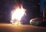 2 автомобиля подожгли на Окружном шоссе (ВИДЕО)