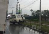 Вологодский автобус сломал светофор в Ярославле (ФОТО) 
