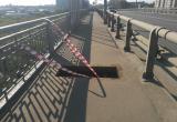 ФОТОФАКТ: ходить по Ленинградскому мосту смертельно опасно