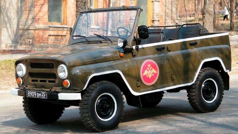 Курсанты разобрали и собрали «уазик» за 4 минуты. И уехали на нем