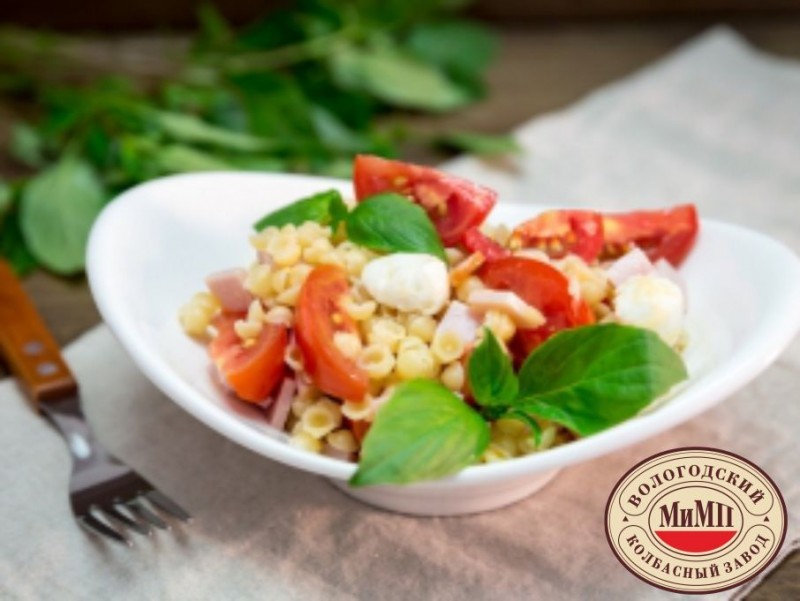 Балуем себя вкусняшкой: итальянский салат с пастой и ветчиной от "МиМПа"