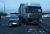 Легковушка не уступила грузовику: на Вологодской трассе произошло ДТП с тремя пострадавшими
