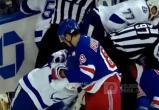 Павел Бучневич был жестко "отоварен" Гурдом в эпичном матче НХЛ: «Нью-Йорк Рейнджерс» проиграл«Тампа-Бэй» (ВИДЕО) 