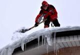 Промышленный альпинист из Вологды упал с крыши 5-этажки во время работы в Ярославле