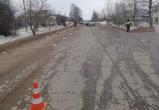 Трагедия в Устюжне: пожилую женщину на обочине зацепил «Ниссан», пенсионерка упала под колеса ВАЗа и погибла