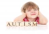 «Нужно перестать относится к таким детям, как к диковинным зверушкам»: Авдотья Смирнова о детях с аутизмом