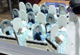 Родители подарили своим детям-выпускникам торт «с надгробиями»