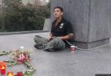 В Праге мужчина в знак протеста приковал себя цепью к памятнику Ивану Коневу