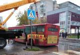 В Череповце рейсовый автобус N8 с пассажирами «ушел» в провал в асфальте