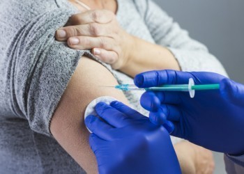 Можно ли сочетать вакцину от гриппа и от COVID-19?