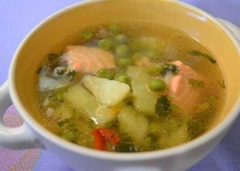 Суп из семги на курином бульоне, что лучше всего справляется с похмельем 1 января – рецепт