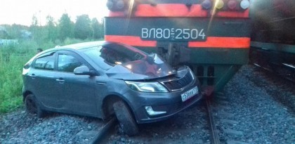 Водитель помни: железная дорога взыскивает ущерб от ДТП на переездах с виновников аварий